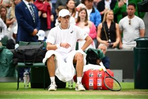 De Minaur rassurant après une douleur ressentie en fin de match contre Fils : « Une frayeur plus qu&rsquo;autre chose »