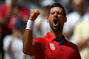 Djokovic passe en quarts, tout comme Tsitsipas, Paul et Musetti