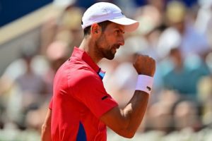 Djokovic s&rsquo;impose face à Nadal en deux sets et se qualifie pour les huitièmes de finale