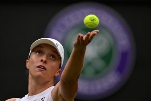 Iga Swiatek se hisse sans difficulté au deuxième tour