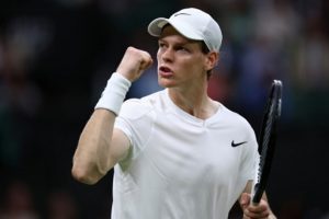 Jannik Sinner bataille 3h42 avant d&rsquo;éliminer son compatriote Matteo Berettini au 2e tour