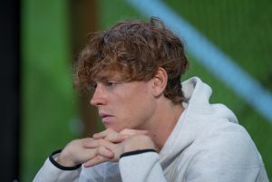 Jannik Sinner explique l&rsquo;étendue des soucis physiques qu&rsquo;il a vécu contre Medvedev