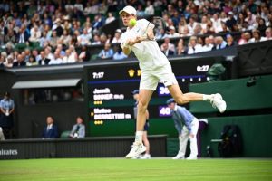 Jannik Sinner qualifié pour le 3e tour de Wimbledon après son succès face à Matteo Berrettini