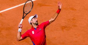 Jeux Olympiques > Bien aidé par la fébrilité de Tsitsipas, Djokovic inquiète avant d&rsquo;affronter Musetti en demi-finales