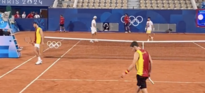 Jeux Olympiques, Vidéos > Carreno Busta lors de son entraînement face à Nadal et Alcaraz : « Quand ils sont comme ça, ce n&rsquo;est même pas la peine… »
