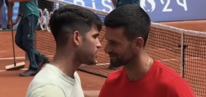 Jeux Olympiques, Vidéos > La drôle de conversation entre Alcaraz et Djokovic : « Nous n&rsquo;avons pas pris de douche ensemble… »