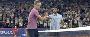 La poignée de main plus que glaciale entre Zverev et Arthur Fils