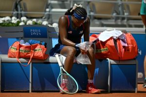 La porte-drapeau américaine Coco Gauff craque en 8es des JO