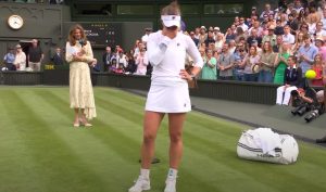 Les larmes de Krejcikova à l&rsquo;évocation de Novotna, décédée en 2017