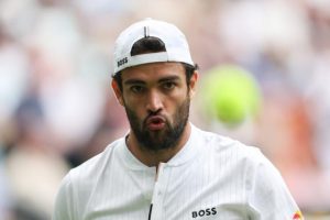 Matteo Berrettini s&rsquo;offre Stefanos Tsitsipas et rejoint Quentin Halys en finale à Gstaad