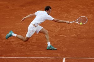 Medvedev, Alcaraz, Djokovic et Fritz réussissent leur premier tour