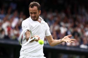 Medvedev écarte Sinner et défiera Alcaraz en demi-finale