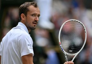 Medvedev insulte gravement l&rsquo;arbitre de chaise et frôle la disqualification ?