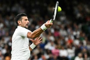 Novak Djokovic écarte Holger Rune en trois manches et se qualifie pour son 15e quart