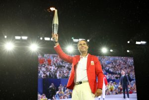 Rafael Nadal remercie la ville de Paris après avoir porté la flamme olympique