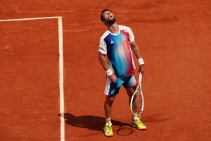 Stefanos Tsitsipas file en quart, fin de trajet pour Corentin Moutet