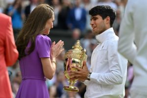 Tennis: Alcaraz réduit Djokovic à l&rsquo;impuissance et remporte son 2e Wimbledon