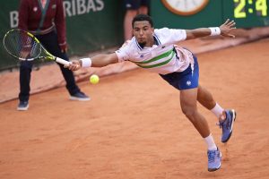 Tennis : Arthur Fils bat Laslo Djere et rejoint les quarts de l’ATP 500 de Hambourg