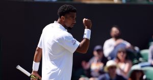 Tennis – Wimbledon (H) : Hurkacz abandonne, Fils qualifié pour le 3eme tour