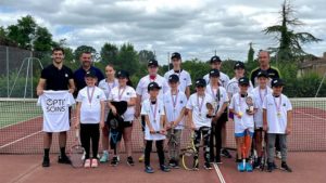 Trie-sur-Baïse. Nouveaux maillots pour les joueurs de tennis