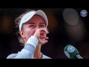 Vidéo: Hommage émouvant à Jana Novotna de la part de Barbora Krejčíková | Interview d&rsquo;après-match en demi-finale | Wimbledon 2024.