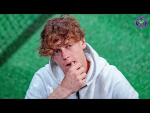 Vidéo: Qu&rsquo;est-ce qui n&rsquo;a pas marché ? Jannik Sinner explique | Conférence de presse d&rsquo;après-match des quarts de finale | Wimbledon 2024
