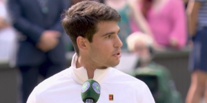 Wimbledon > Alcaraz à Djokovic après l&rsquo;avoir battu en finale : « Je me sens très nerveux de faire ce discours mais je voulais rajouter quelque chose. Après ton opération à Roland-Garros, tu ne savais pas si tu serais en mesure de jouer ce tournoi. Je disais à mon équipe que c&rsquo;était quelque chose de difficile à imaginer »