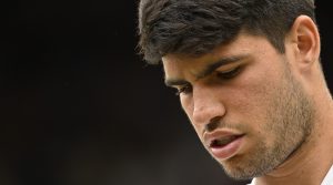 Wimbledon > Alcaraz à son équipe pendant son match contre Humbert : « Je ne sais pas quoi faire »