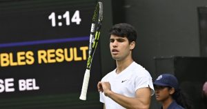 Wimbledon > Alcaraz, après sa victoire contre Medvedev : « Quand je suis très nerveux, je choisis parfois le coup le plus amusant, même si c&rsquo;est un désastre, car cela m&rsquo;aide à me détendre, à sourire et à réaliser que je m&rsquo;amuse sur le court »