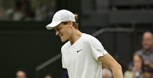 Wimbledon > Sinner, battu par Medvedev en quarts : « Ce matin, je ne me sentais déjà pas bien. Je n&rsquo;ai pas vomi. J&rsquo;ai eu quelques problèmes puis beaucoup de fatigue. C&rsquo;était dur. J&rsquo;ai essayé de me battre avec ce que j&rsquo;avais aujourd&rsquo;hui »