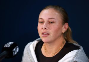 Amanda ANisimova recadre un internaute qui s&rsquo;est moqué de son poids.