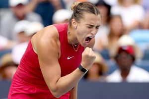 Aryna Sabalenka écrase Iga Swiatek et passe en finale