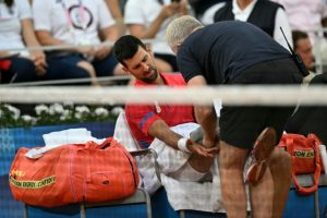 Djokovic à nouveau blessé au genou et vers un forfait en demies des JO ?