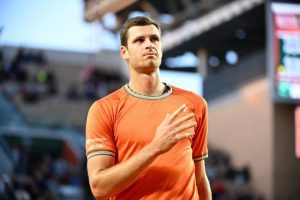 Frances Tiafoe en demi-finales à Cincinnati après l&rsquo;abandon d&rsquo;Hubert Hurkacz