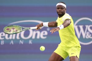 Frances Tiafoe file en quart et alimente les espoirs locaux