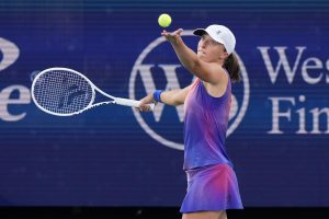 Iga Swiatek continue son parcours, Wozniacki est out