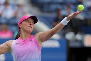 Iga Swiatek s&rsquo;impose difficilement face à Kamilla Rakhimova pour son entrée en lice à l&rsquo;US Open