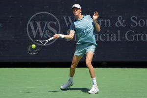 Jannik Sinner se qualifie sans convaincre pour les huitièmes de finale à Cincinnati