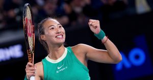 Jeux Olympiques > Qinwen Zheng, médaillée d&rsquo;or : « À chaque match, quand j&rsquo;allais aux toilettes, mon corps tremblait. Je n’ai jamais eu autant faim de gagner un match. J&rsquo;ai dépassé ma propre limite. »