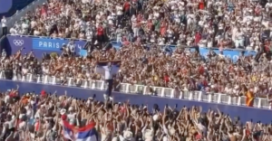 Jeux Olympiques, Vidéos > Djokovic, ovationné par 15 000 personnes au Parc des Champions : « Vous êtes les meilleurs supporters du monde. Dans tous les sports, dès le premier jour des JO, tous les stades étaient pleins »