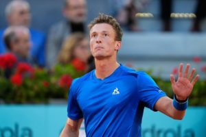 Jiri Lehecka surprend Daniil Medvedev au deuxième tour de Cincinnati, Tiafoe écarte Musetti