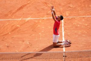 Novak Djokovic champion olympique après sa victoire sur Carlos Alcaraz aux JO de Paris 2024