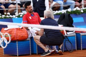 Novak Djokovic inquiet après pour son genou opéré avant sa demie aux Jeux Olympiques