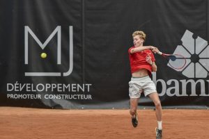 Tennis : le Biarrot Félix Balshaw remporte son premier tournoi pro