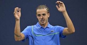 US Open > Arthur Cazaux sur sa nouvelle coupe de cheveux : « Frances Tiafoe s&rsquo;est un peu foutu de ma gueule dans le vestiaire. Malheureusement, je crois que ma coupe n&rsquo;a pas fait l&rsquo;unanimité, mais je m&rsquo;en fous un peu »