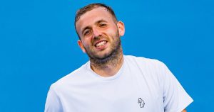 US Open > Interrogé sur l&rsquo;affaire Sinner, Dan Evans se déchaîne : « Je pense qu&rsquo;il s&rsquo;agit d&rsquo;une organisation qui a été créée de toutes pièces et qui fait preuve d&rsquo;un certain amateurisme, mais qui porte de beaux T-shirts et qui fréquente les joueurs »