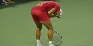 US Open > Le message fort de Rune (balayé au 1er tour) : « Quand les médias, les &lsquo;experts&rsquo; et les inconnus me traitent de merde, je le prends comme un compliment bizarre. Je ne dois pas oublier que j&rsquo;ai 21 ans, que je suis dans le top 15 mondial et que je suis l&rsquo;homme le mieux classé de mon pays »