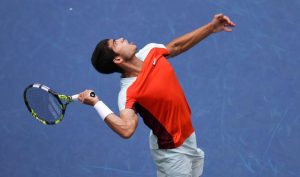Un Alcaraz sur courants alternatifs rejoint le second tour