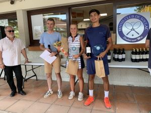 Un tournoi de tennis de haut niveau à Soulac-sur-Mer sacre ses champions