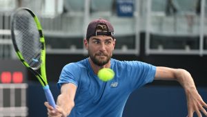 VIDEO. Tennis : le Franco-Américain Maxime Cressy craque complètement et jette ses ordures sur le court de l’US Open après sa défaite